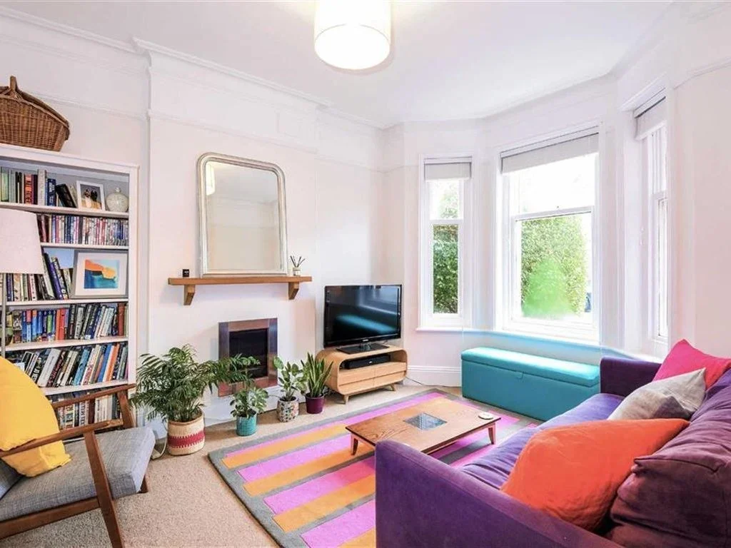 Flat Hailsham Avenue in Greater London