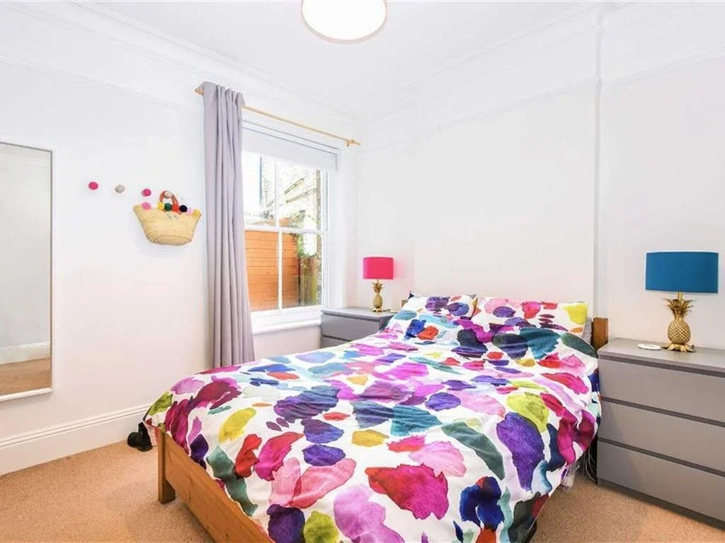 Flat Hailsham Avenue in Greater London