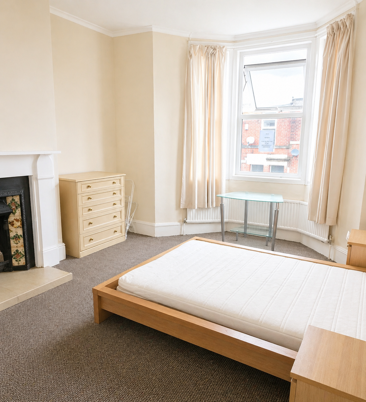 Flat Helmsley Road in Newcastle upon Tyne
