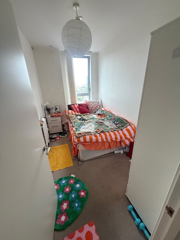 Room High Street in Greater London
