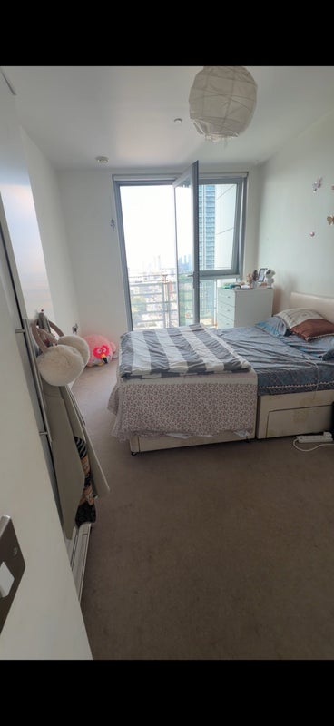 Room High Street in Greater London