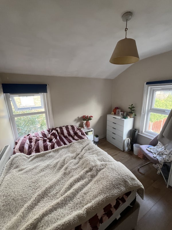 Room Longley Road in Greater London