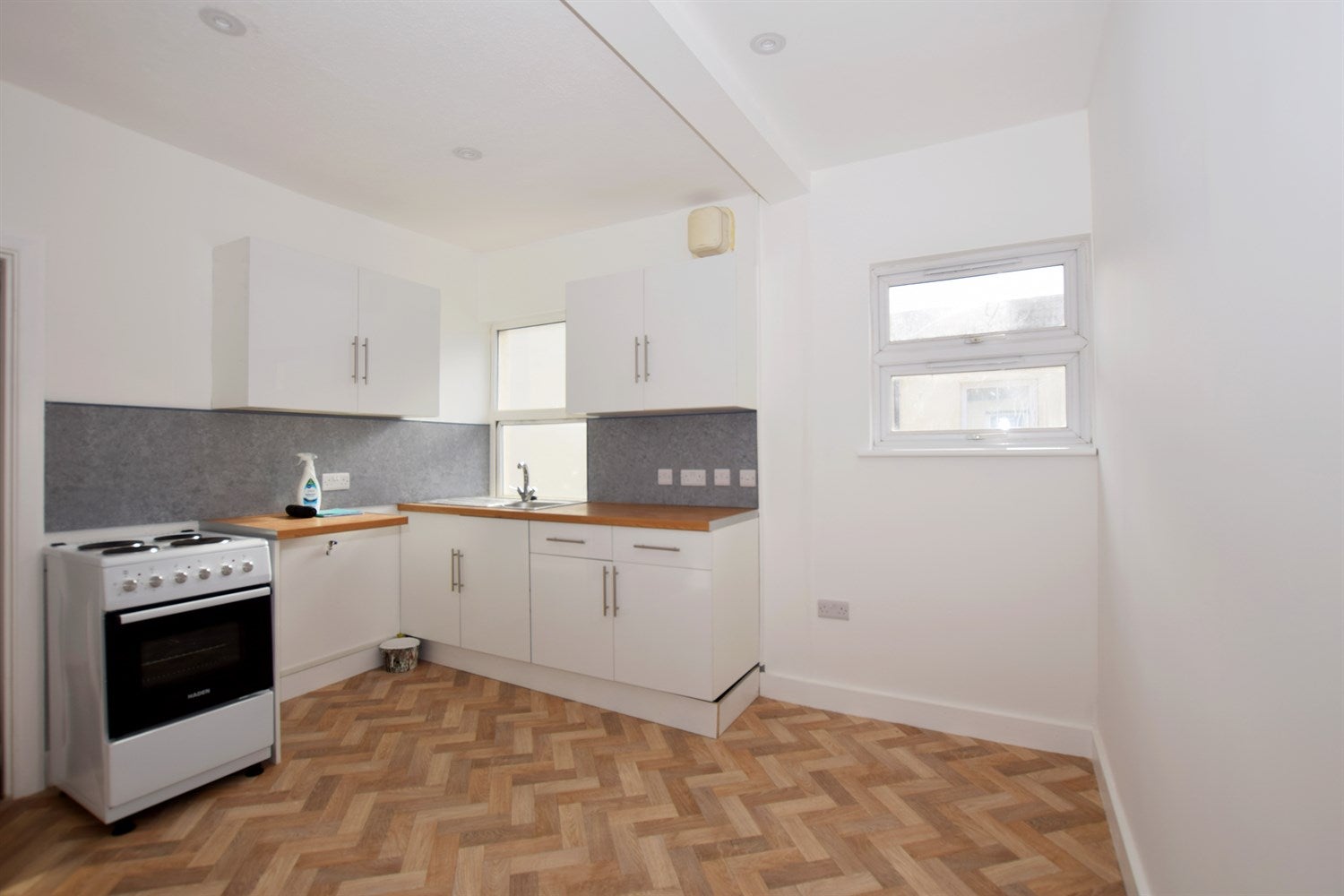 Flat Lyon Street in Arun