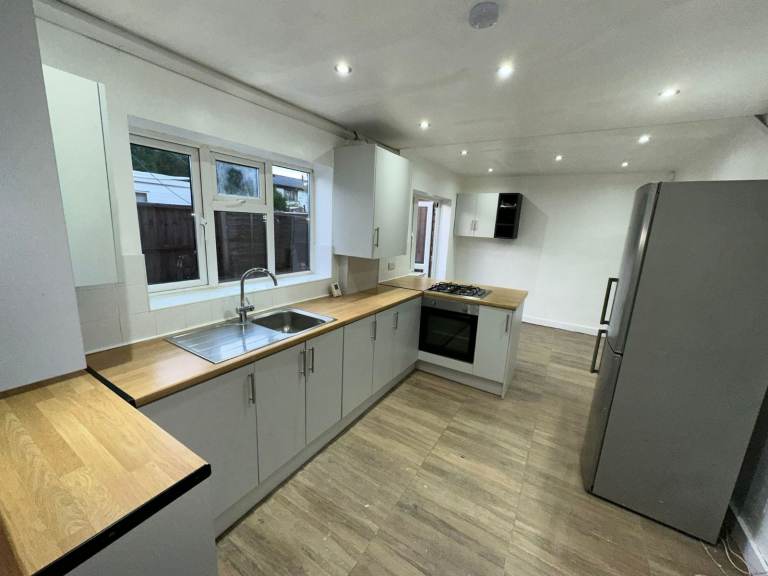 House Bath Road in Greater London