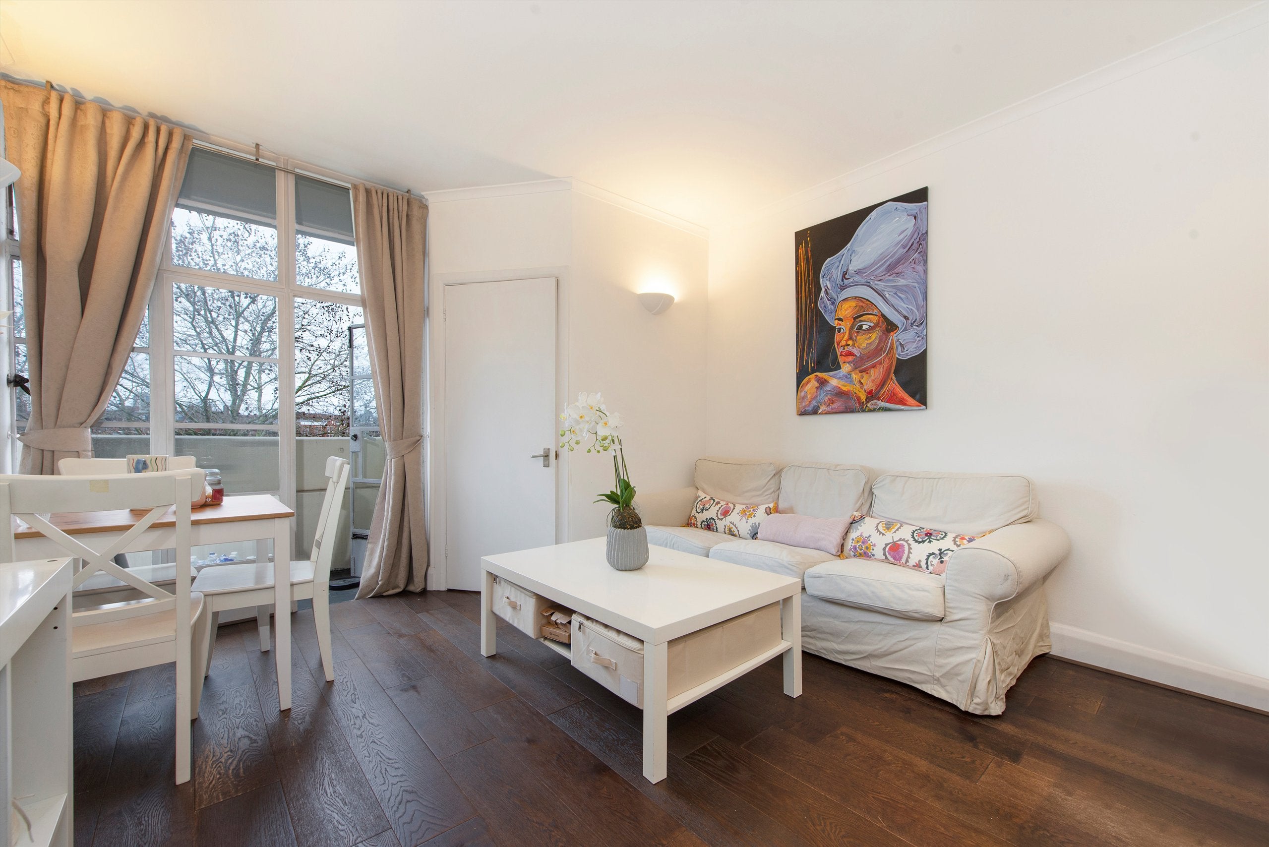 Flat Sloane Avenue in Greater London