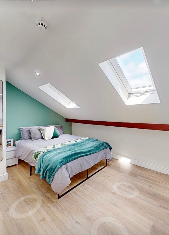Room Haydn Avenue in Manchester