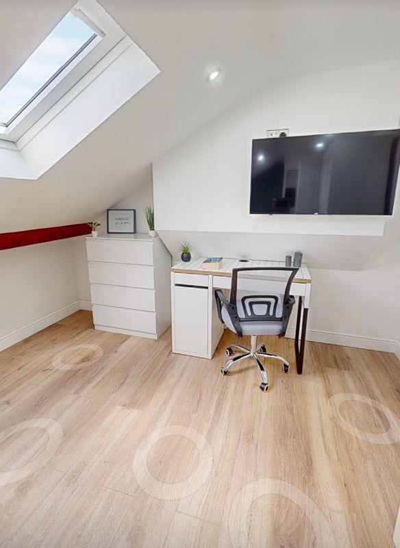 Room Haydn Avenue in Manchester