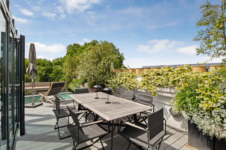 Flat Cornwall Gardens in Greater London