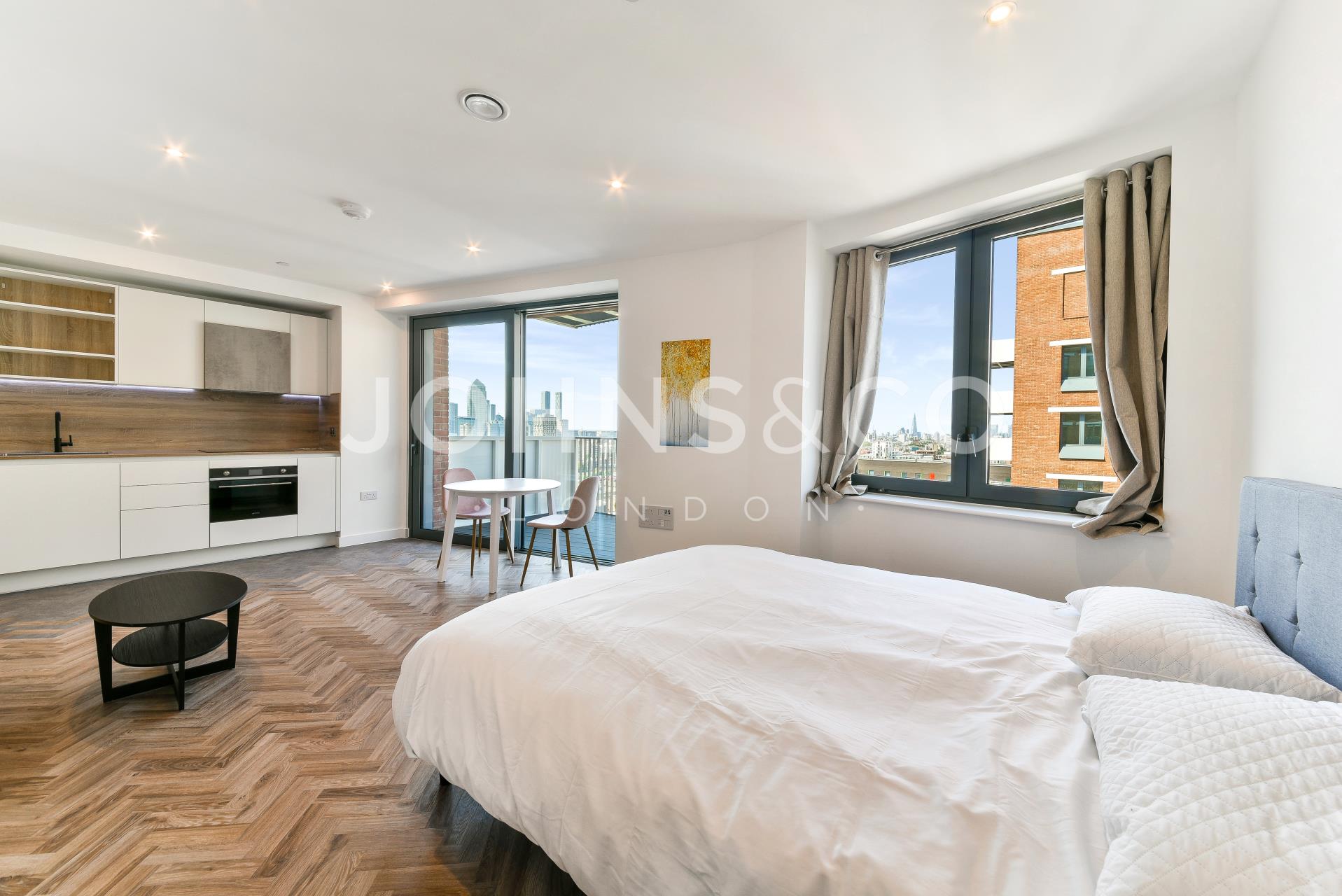 Flat Gillender Street in Greater London