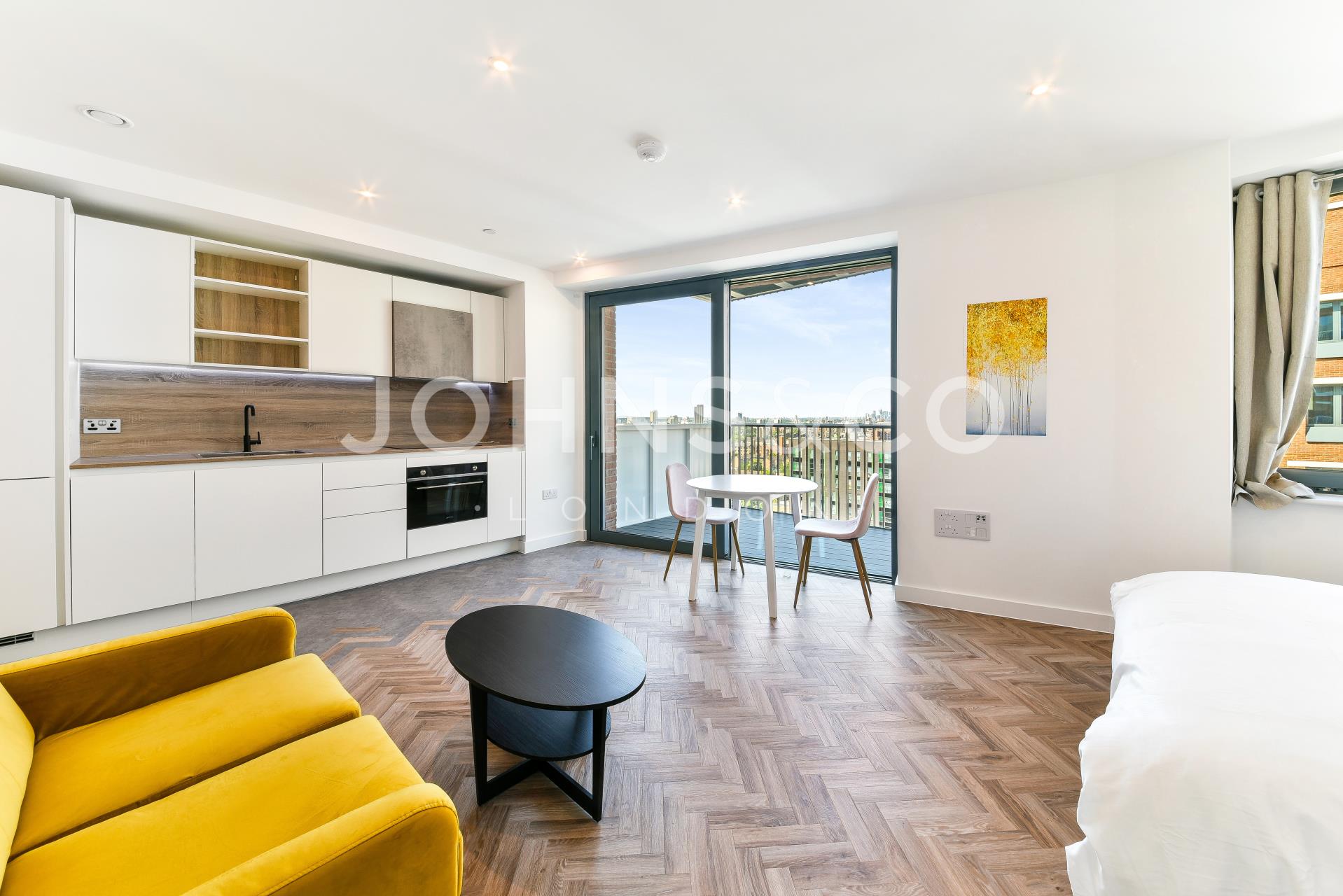 Flat Gillender Street in Greater London