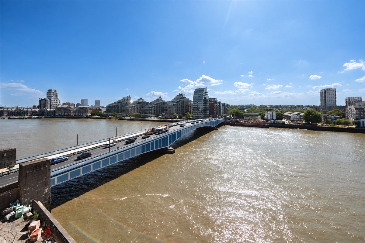Flat Townmead Road in Greater London