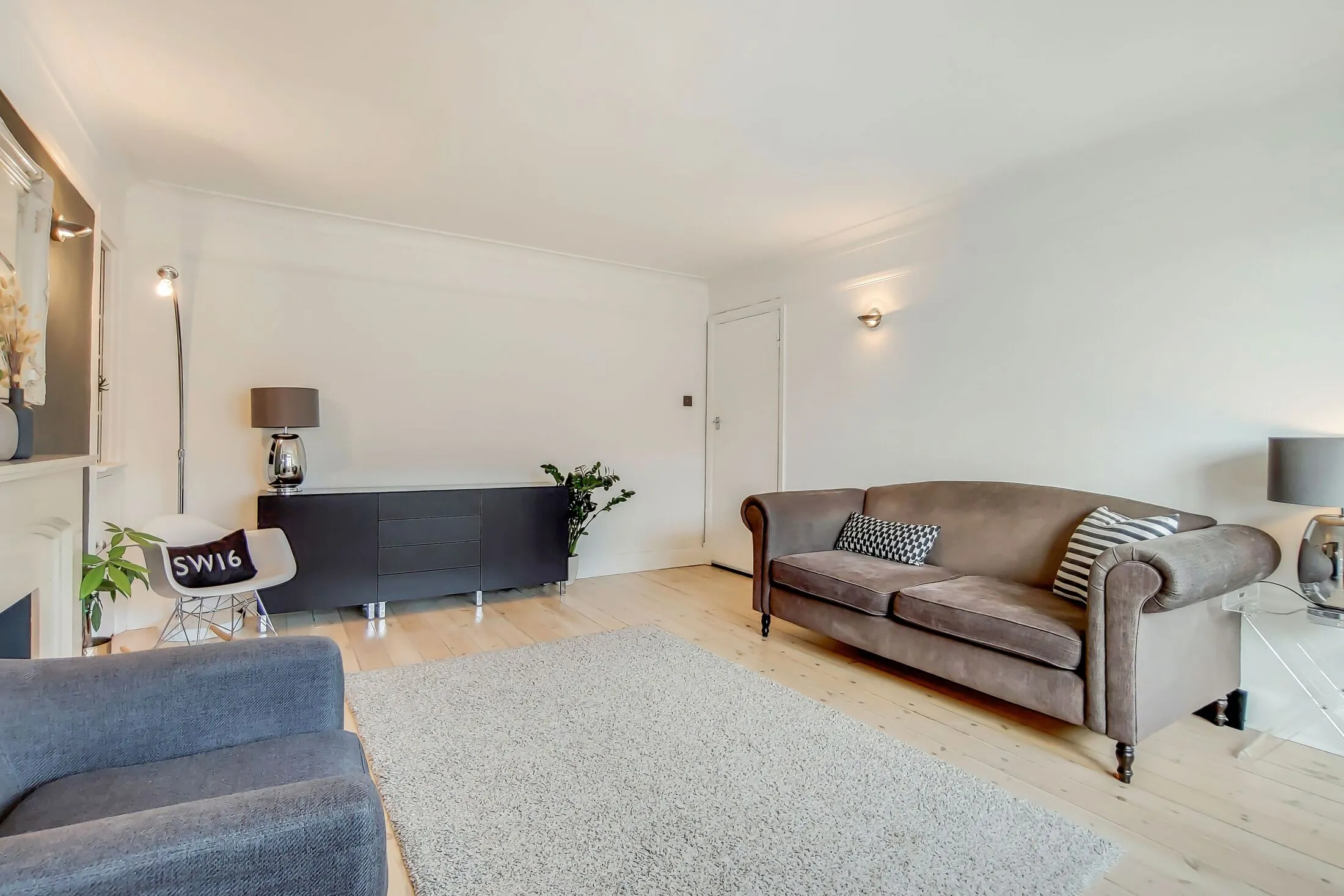 Flat Swallow Gardens in Greater London