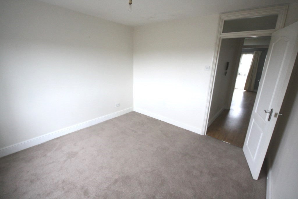 Flat Leonard Avenue in Dartford
