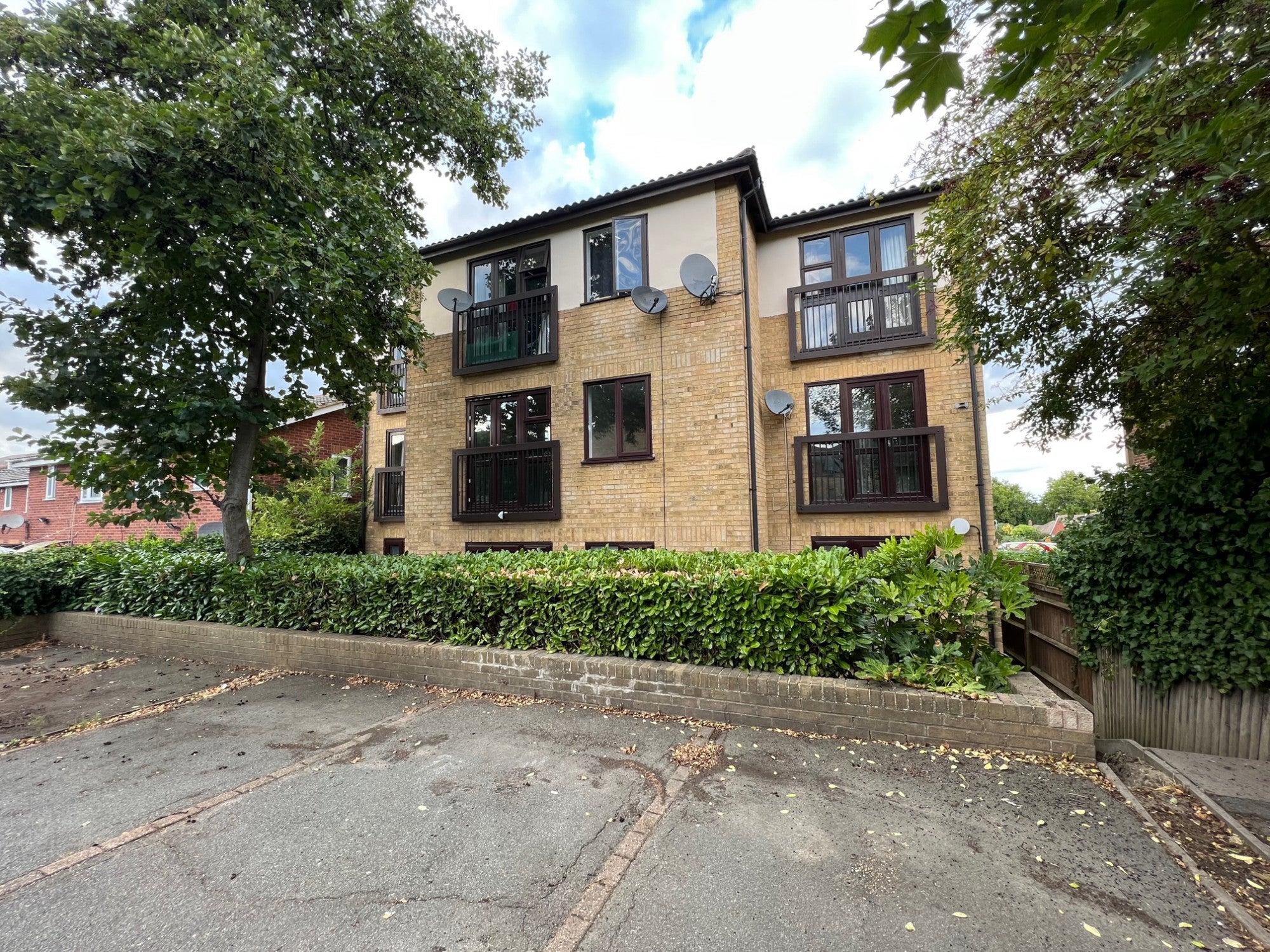 Flat Leonard Avenue in Dartford