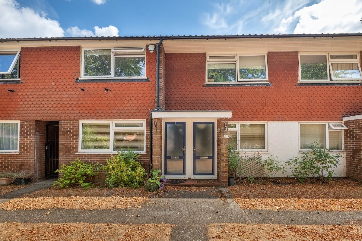 Flat Udney Park Road in Greater London