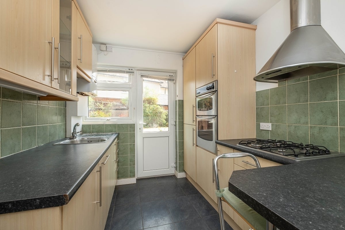 Flat Udney Park Road in Greater London