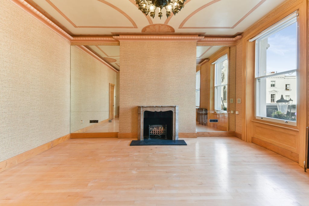 Flat Kensington Park Road in Greater London
