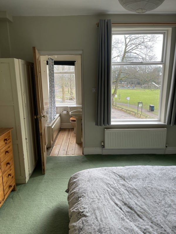 Room Kenwood Close in Trafford