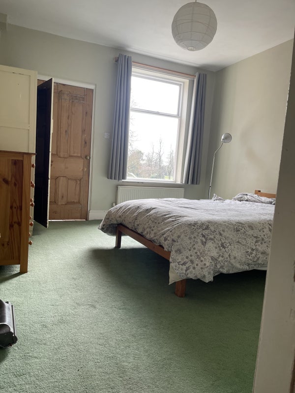 Room Kenwood Close in Trafford