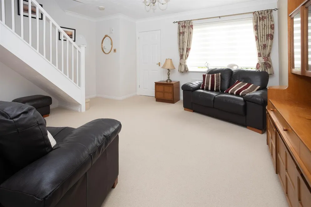 Flat Woodbreach Drive in Harborough