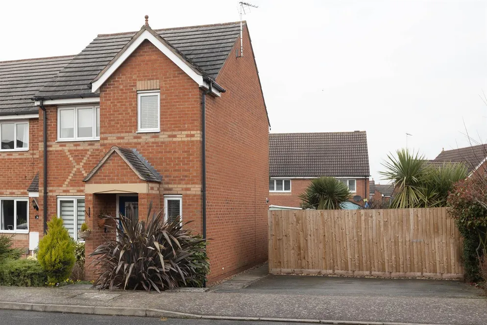 Flat Woodbreach Drive in Harborough