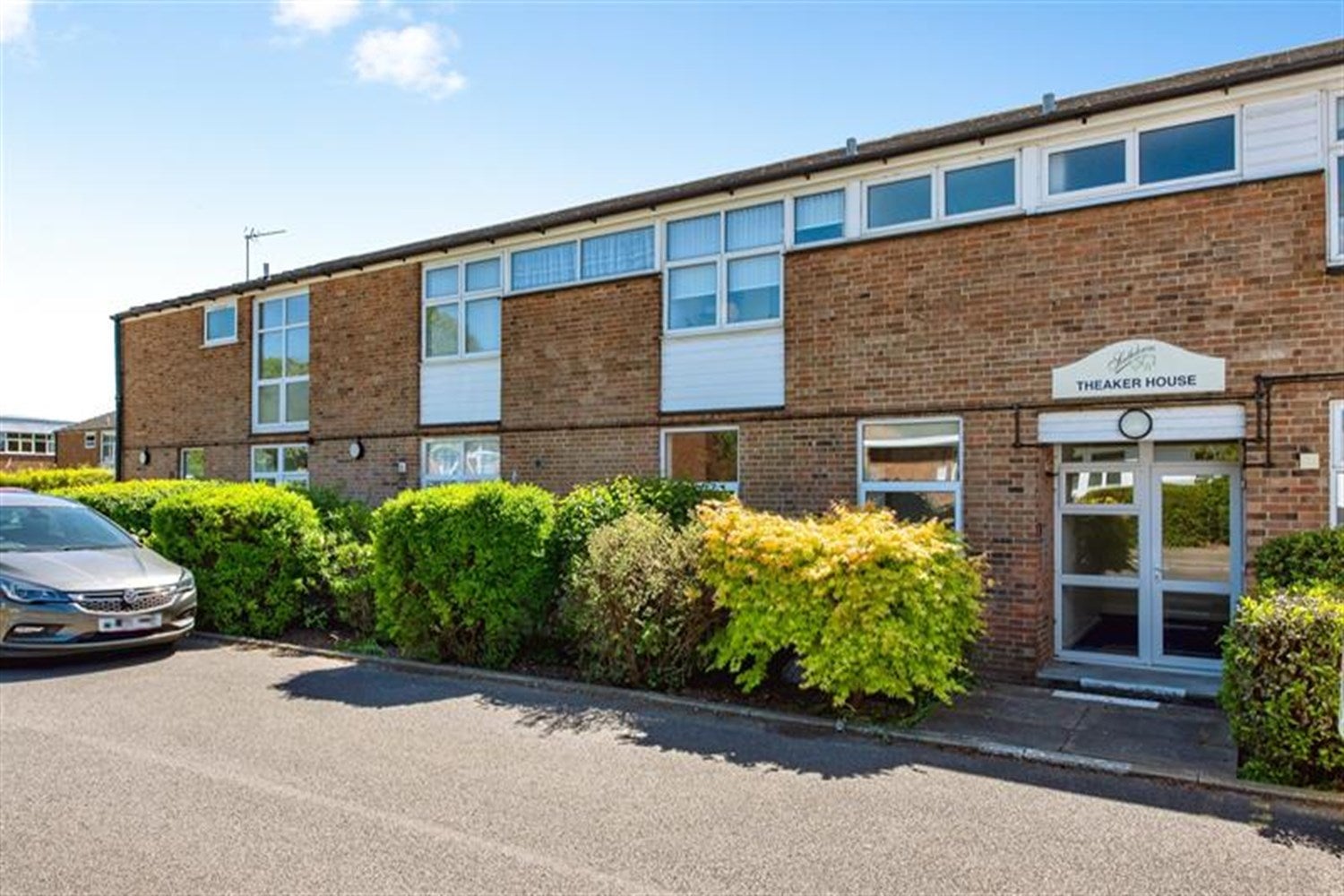 Flat Gorringe Avenue in Sevenoaks