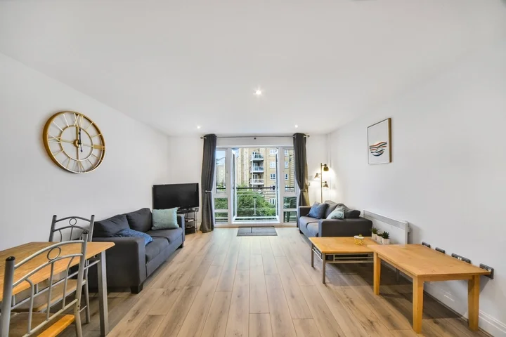Flat St. Davids Square in Greater London