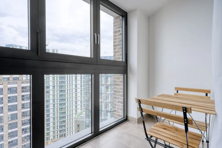 Flat New Drum Street in Greater London