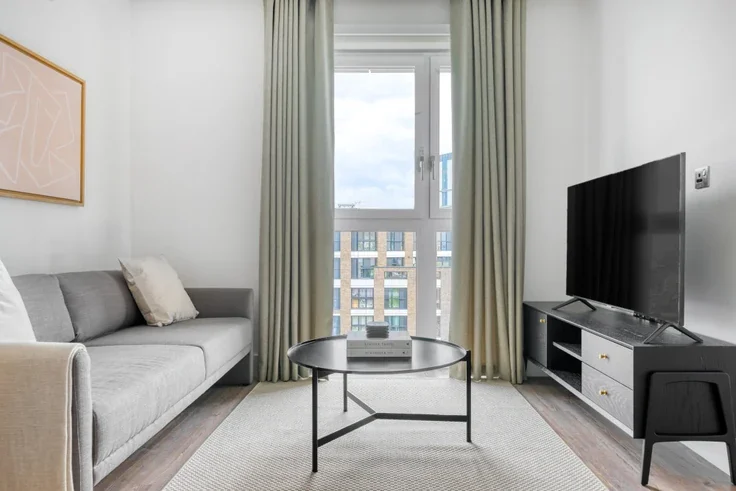 Flat New Drum Street in Greater London