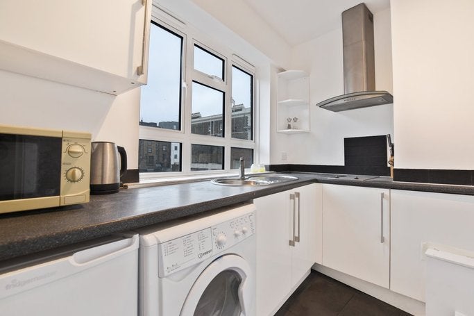 Flat Courtfield Gardens in Greater London