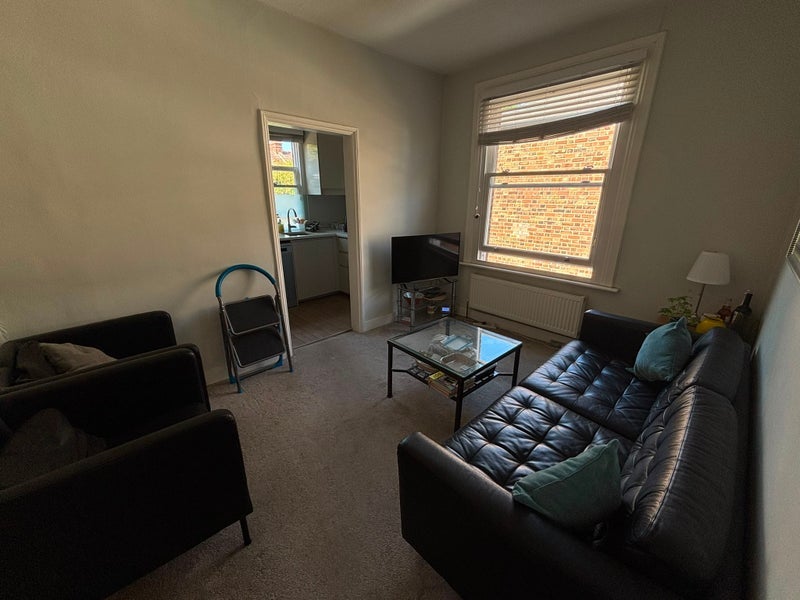 Room Darwin Road in Greater London