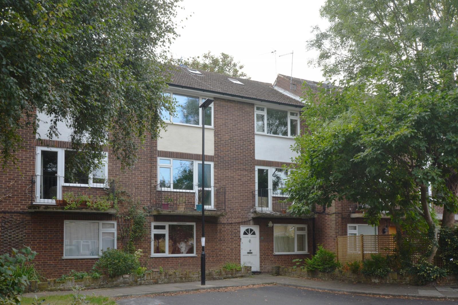 Flat Coniston Close in Greater London