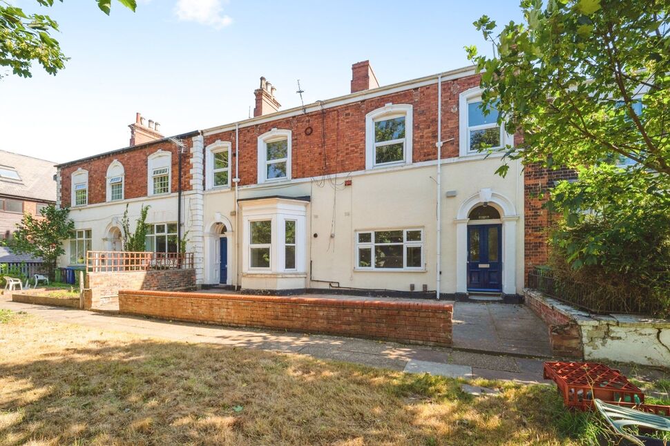 Flat West Parade in Grimsby