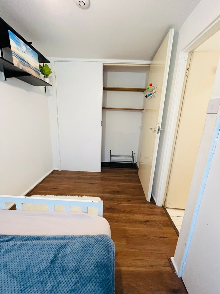 Room Penderyn Way in Greater London
