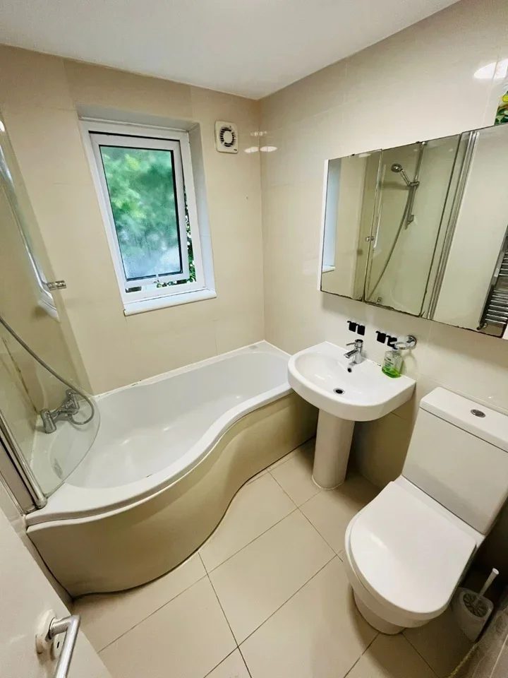 Room Penderyn Way in Greater London