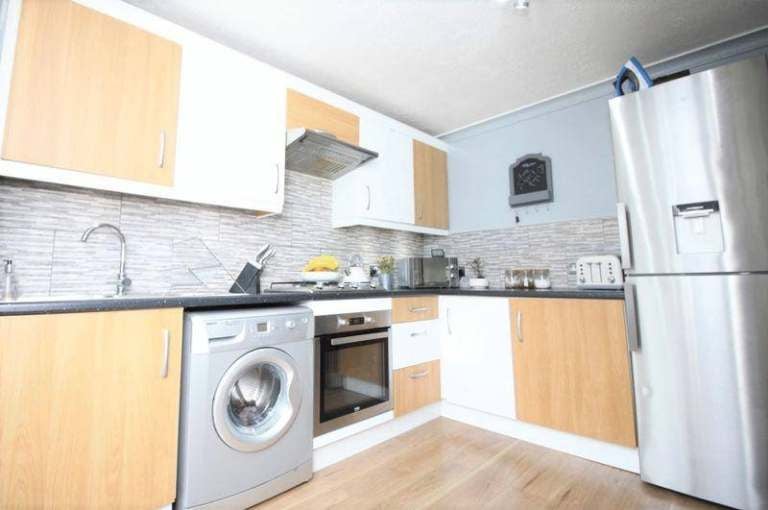Room Eastham Close in Greater London