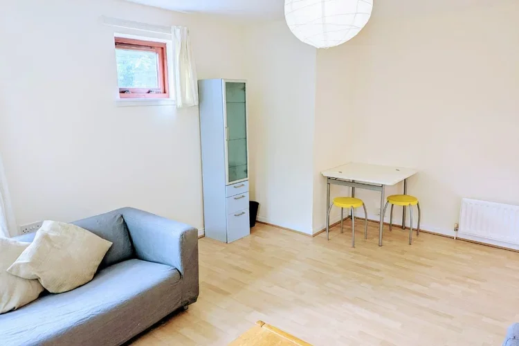 Flat Hopehill Gardens in Glasgow