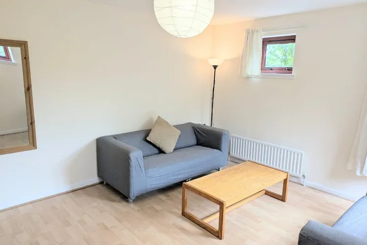 Flat Hopehill Gardens in Glasgow