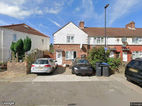 House Mapleton Road in Greater London