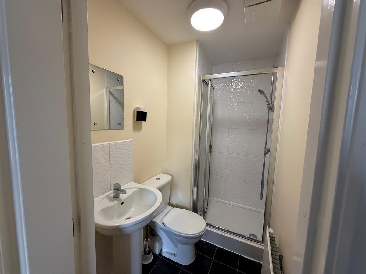 Room Saxon Way in Great Denham