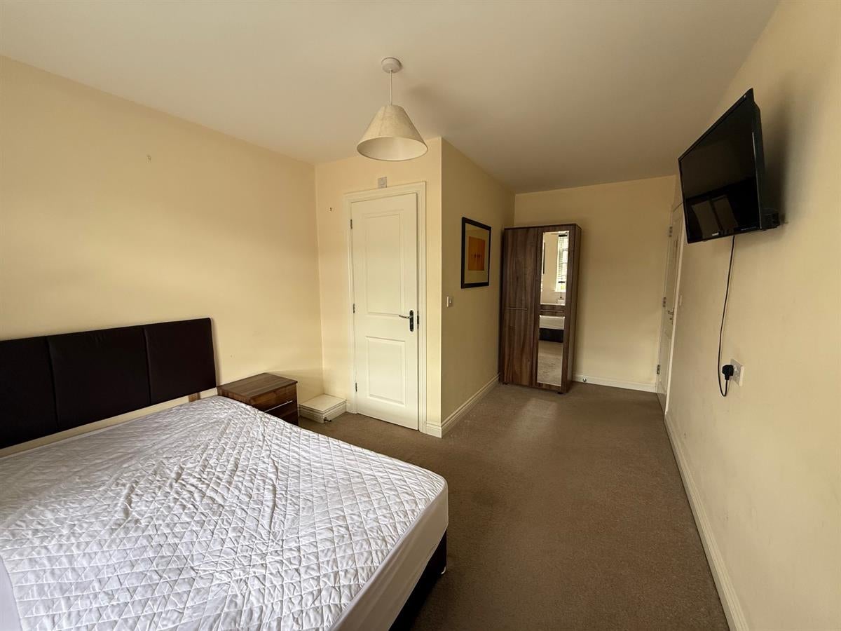 Room Saxon Way in Great Denham