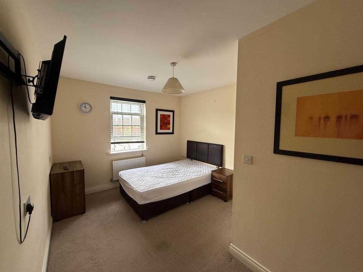 Room Saxon Way in Great Denham