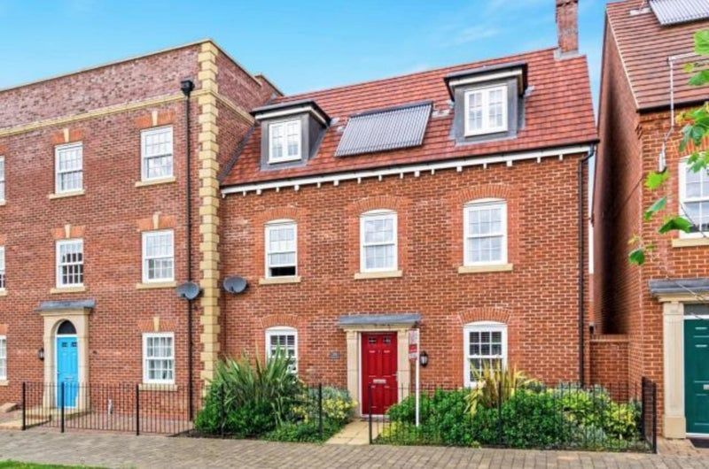 Room Saxon Way in Great Denham