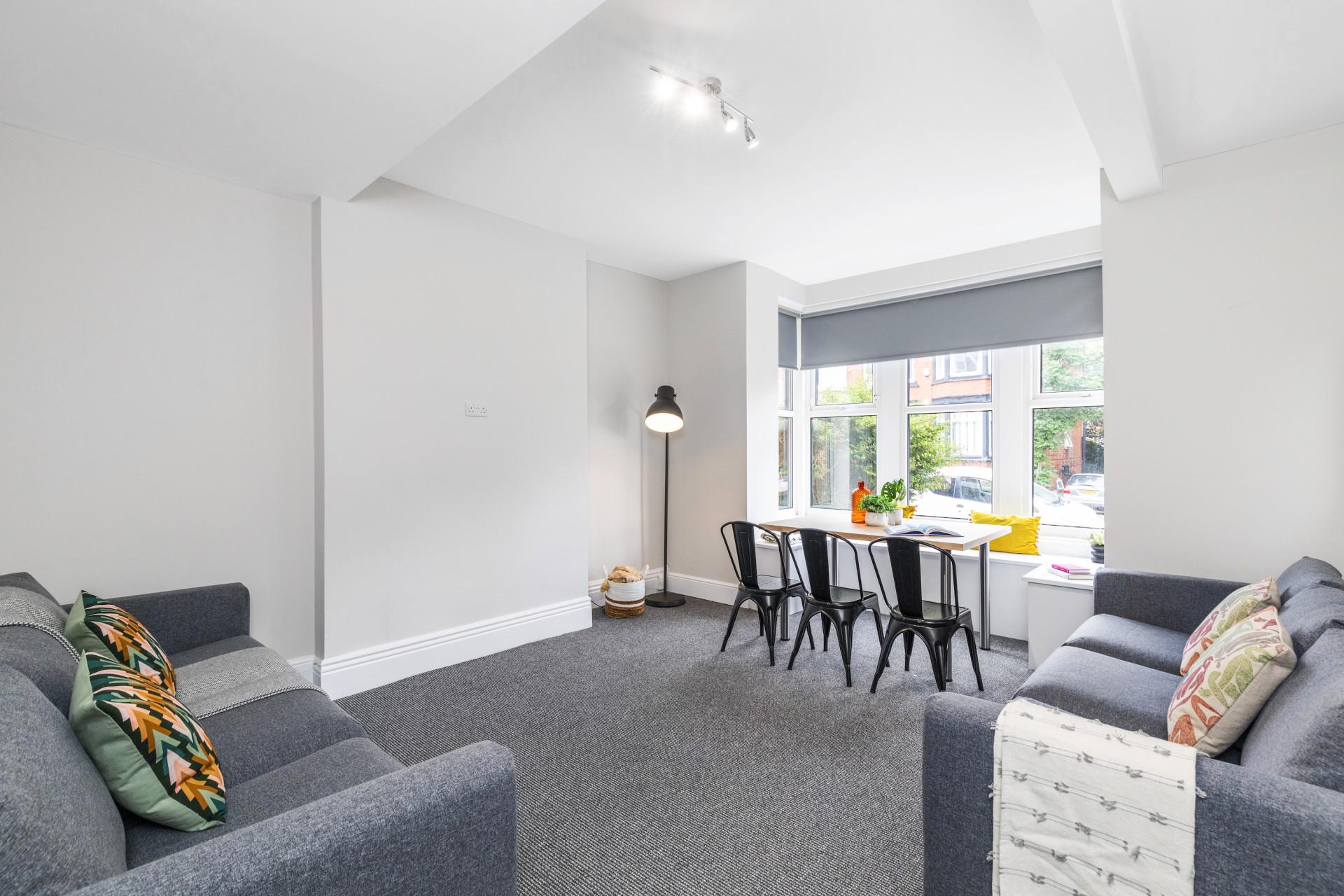 Flat Estcourt Avenue in Leeds