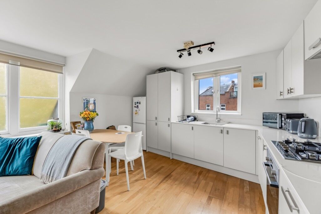 Flat Acol Road in Greater London