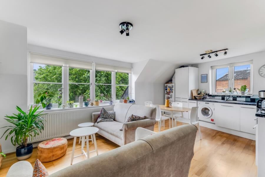 Flat Acol Road in Greater London