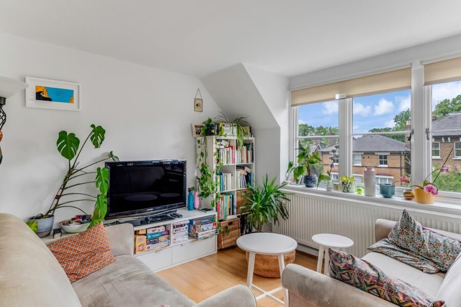 Flat Acol Road in Greater London