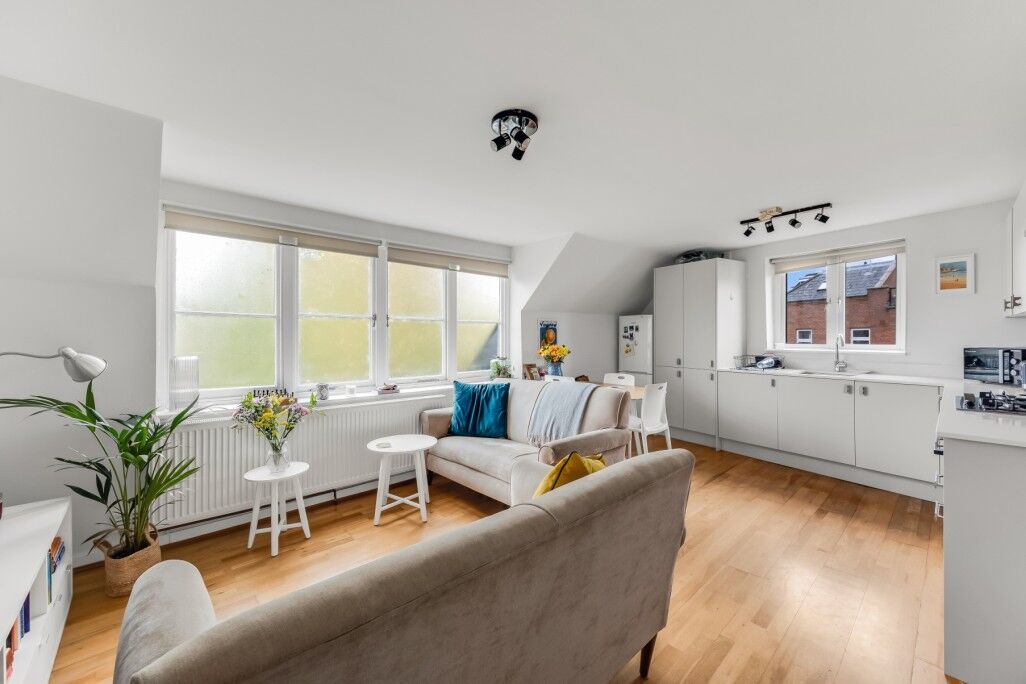 Flat Acol Road in Greater London