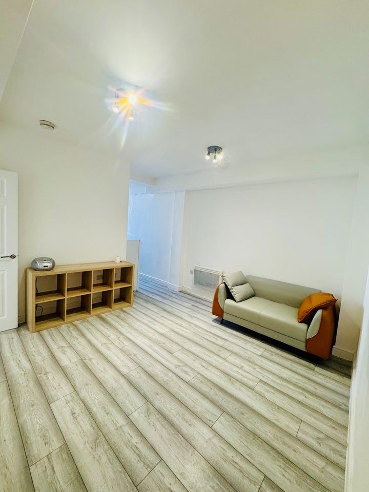 Flat Brigstock Road in Greater London