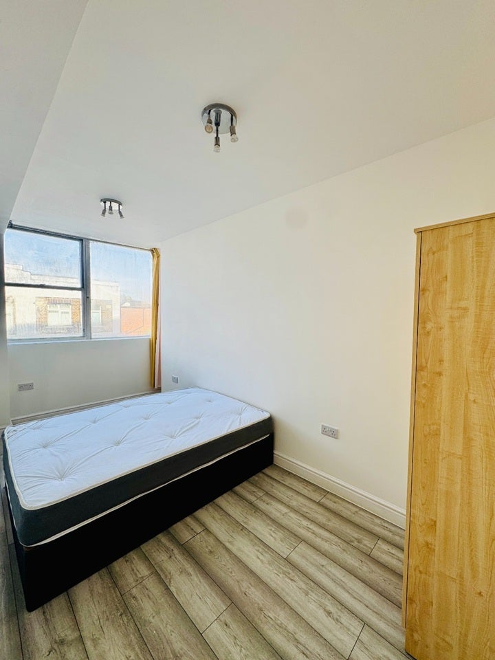 Flat Brigstock Road in Greater London